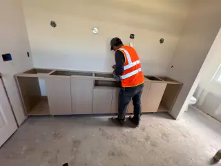 Puertas y gabinetes y algo más