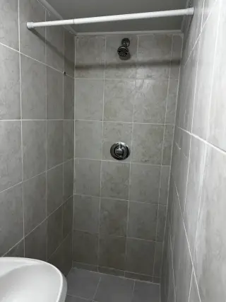 Cuarto con bano privado  disponible para Sra/Srta.