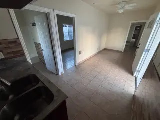Dos. Casa de  2 recámaras, un baño