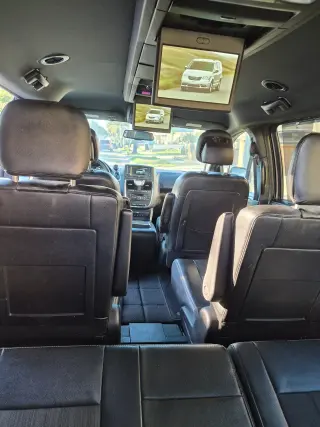 CRYSLER TOWN AND COUNTRY  S