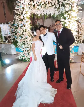 Animador y maestro de ceremonias de matrimonios.