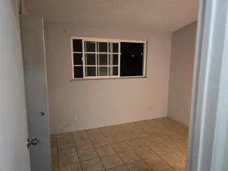 Habitación Alquiler en Vecindario Tranquilo para una mujer.