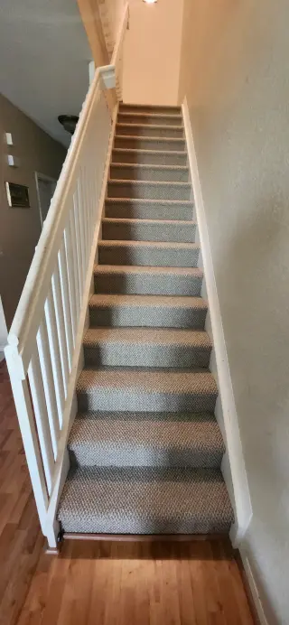 Servicio de Instalación de Alfombra para Escaleras