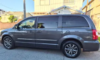 CRYSLER TOWN AND COUNTRY  S