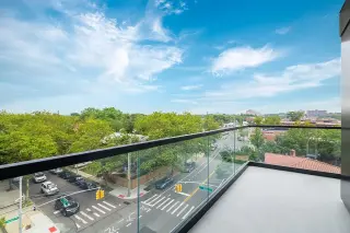 APARTAMENTO DE LUJO EN FRESH MEADOWS CON BALCÓN + ROOFTOP + GYM
