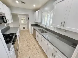 3 Bedrooms 2 Bedrooms Kathleen St, Riverside,