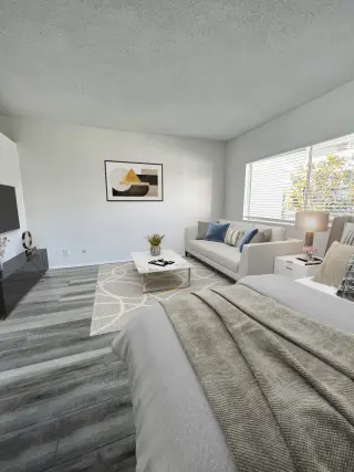 Renovated Studio w/ Modern Kitchen, Pool, Gym & Parking – East Hollywood