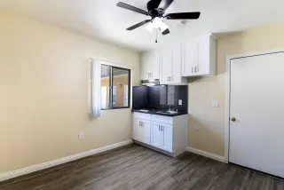 Estudio Amueblado en S Oxford Ave $1,095 - Servicios Incluidos