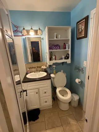 Sé renta recámara con baño