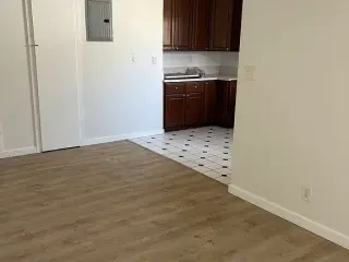 Santa Ana CA 2 bedrooms, 1-1/2 bath in rear of duplex