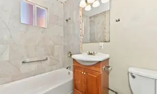 Casa en alquiler en Fontana 4 habitaciones y 2 baños.