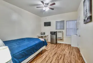Estudio Amueblado en N Soto St $1,095 - Metro Soto