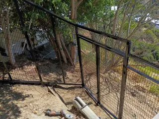 Se hacen bardas de metal portones puertas reparaciones pasamanos