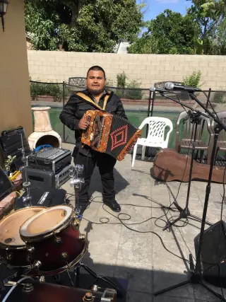 ✨ TU EVENTO MERECE MÚSICA EN VIVO ✨