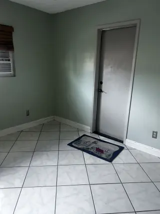 Renta de cuarto en Fontana