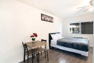 Estudio Amueblado en W 3rd St $1,295 - Westlake