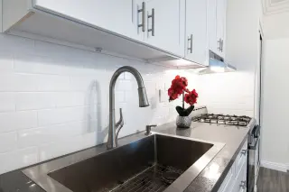 Estudio Amueblado en Westlake - Todos los Servicios Incluidos
