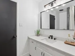 Bienvenido a 3413 N Millbrook Ave, un apartamento cuidadosamente remodelado