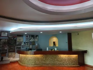 RENTO OFCIINA EQUIPADA LISTA PARA SU FUNCIONAMIENTO
