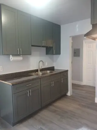 Casita de 1 Rec y 1 Bano Remodelada  al Cruzar la Calle de Escuela Elementaria