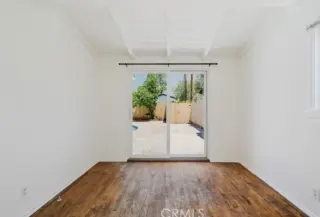 Casa de 3 habitaciones y 2 baños con piscina en una tranquila