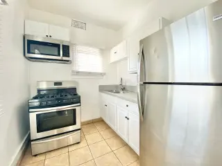 ¡Estudio Económico en Pico Union – Disponible Ahora! $1295 y 2 meses gratis