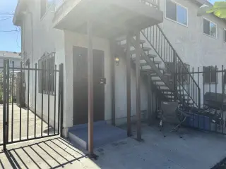 APT DE 3 RECAMARAS EN EL SUR DE LOS ANGELES. SE RENTA.