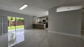 Casa 3/2 Remodelada FOR RENT