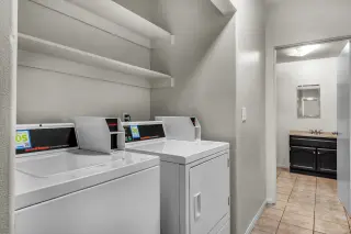 Apartamento de 4 recámaras y 2 baños en renta!