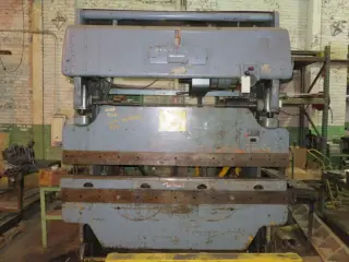 PRENSA DOBLADORA CINCINNATI 8' x 50 Ton