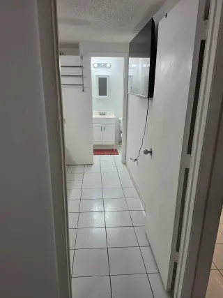 Cuarto disponible para rentar