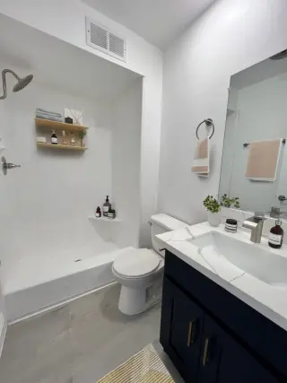 Affordable - Penthouse 1 Bed + 1 Bath with Stunning Hollywood Views!