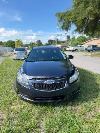 En 💰$2300 Cash. Chevrolet Cruze 2014.