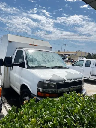 Chevrolet Express 3500  2010 - ¡Potente motor de 6L!