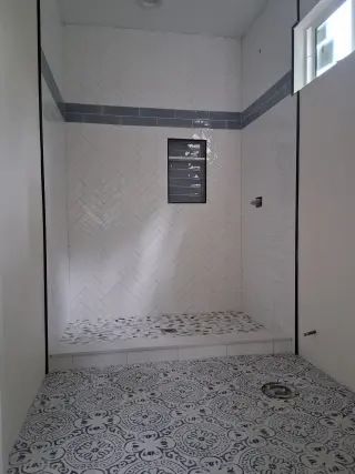 Instalación de Ducha Moderna