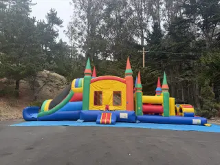 Castillo Inflable Colorido en Renta