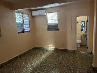 Rento casa 4 cuartos y 2 baños urbanization La Riviera, Mayaguez Puerto Rico