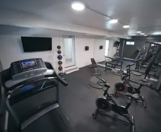 Affordable - Penthouse 1 Bed + 1 Bath with Stunning Hollywood Views!