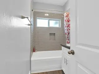 A BEAUTIFUL 1 BED 1 BATHROOM AVAILABLE FOR IMMEDIATE MOVE IN