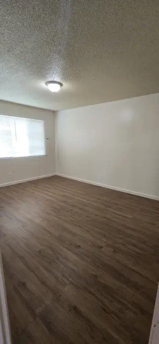 CUDAHY-3 BEDROOM/2BATH