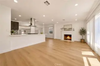 Casa luminosa de 3 dormitorios y 2 baños en North Hollywood