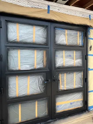 Pintura de puertas metálicas portones ventanas.