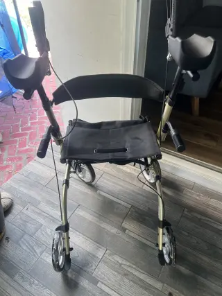 Andador Ligero con Asiento
