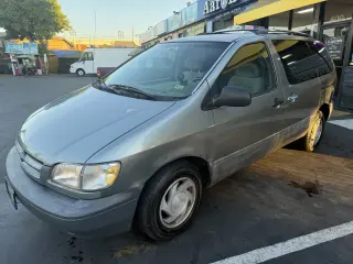 2000 TOYOTA SIENNA