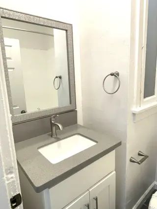Renovated Studio Hilltop Views | Great Walk Score | Best Value