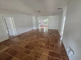1,686 sqft ready for immediate move in.