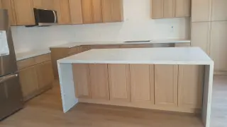 Remodelación de Cocinas y Baños: Gabinetes y Granito a la Medida