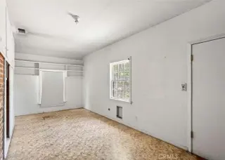 This home offers an unparalleled lifestyle of convenience