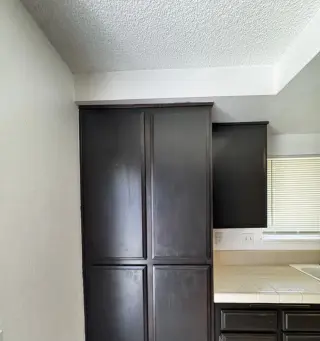 3 Encantadora casa de tres habitaciones y dos baños completos.