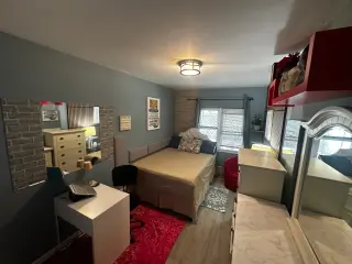 Cómoda Habitación Amueblada en Casa primer piso– Richmond Hill